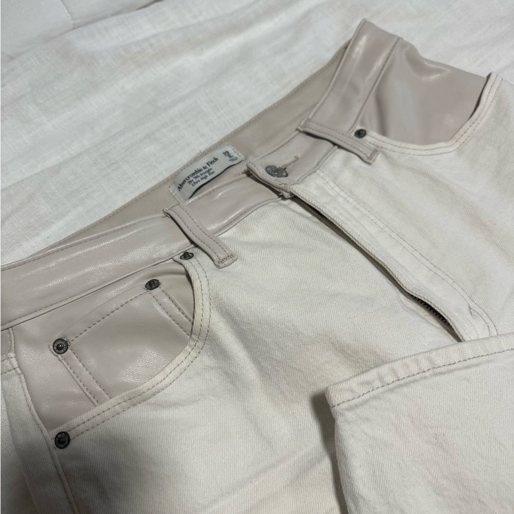 Abercrombie 90’s Straight Ultra High Rise Jeans | GREAT CONDITION! - Picture 3 of 5